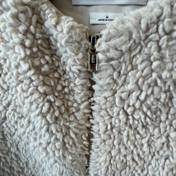 Wilfred Sherpa Vest - Picture 2 of 4